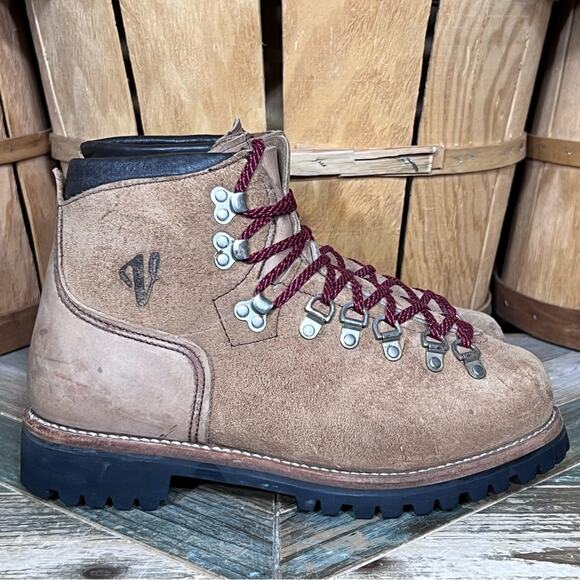 Vasque Mountaineering Tan Suede 08413 Vintage USA Hiking Boots Mens Size 7 EE - Picture 1 of 10
